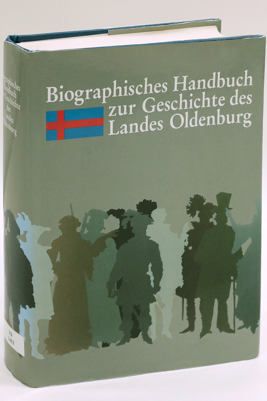 Buch mit dem Titel "Biographisches Handbuch zur Geschichte des Landes Oldenburg". Auf dem Cover Silhouetten von Personen in unterschiedlichen historischen Kleidungsstücken sowie eine Variante der Flagge des Großherzogtums Oldenburg mit rotem skandinavischen Kreuz auf blauem Grund. 