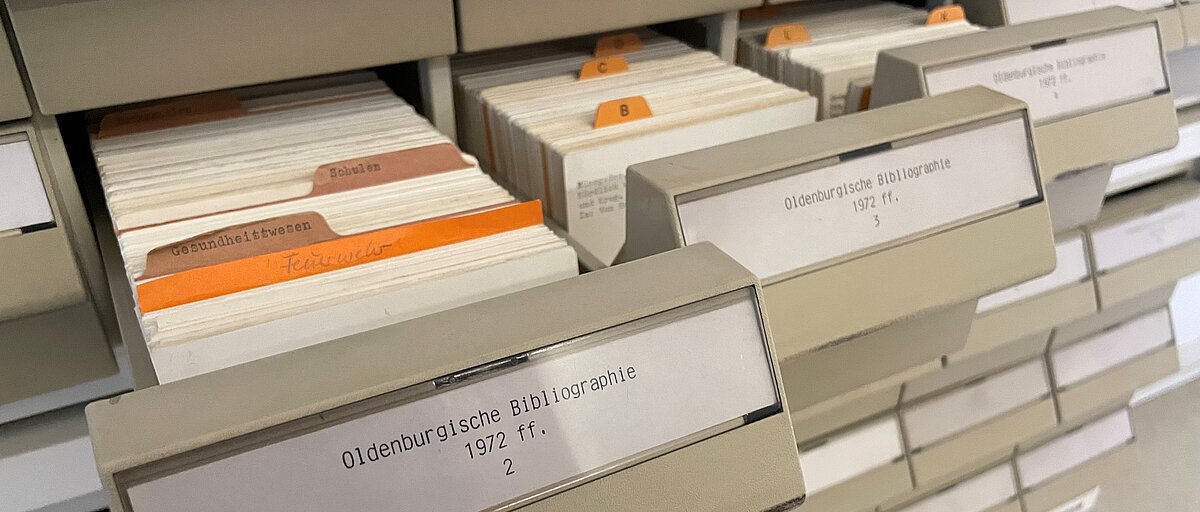 Offene Zettelkästen aus dem Zettelkatalog "Oldenburgische Bibliographie"