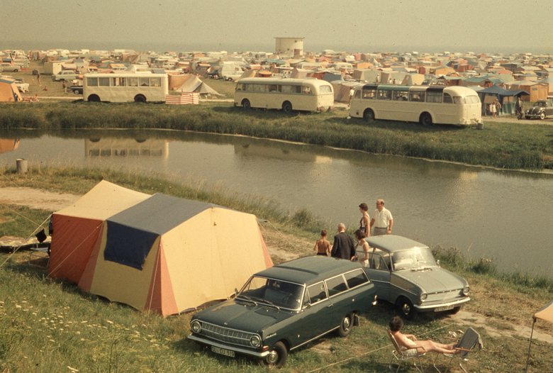BA-1145: „Campingplatz mit Zelten und Wohnmobilen in Schillig, Wangerland“