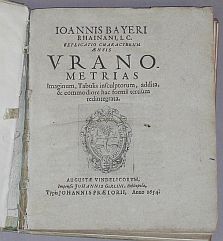 Foto vom Titelblatt von"Johann Bayer: Explicatio characterum aeneis Uranometrias imaginum : tabulis insculptorum addita Augustae Vindelicorum"