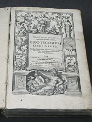 Foto vom Titelblatt von "L'Ecluse, Charles de: Exoticorum libri decem quibus animalium, plantarum, aromatum, aliorumque peregrinorum fructuum historiae describunture"